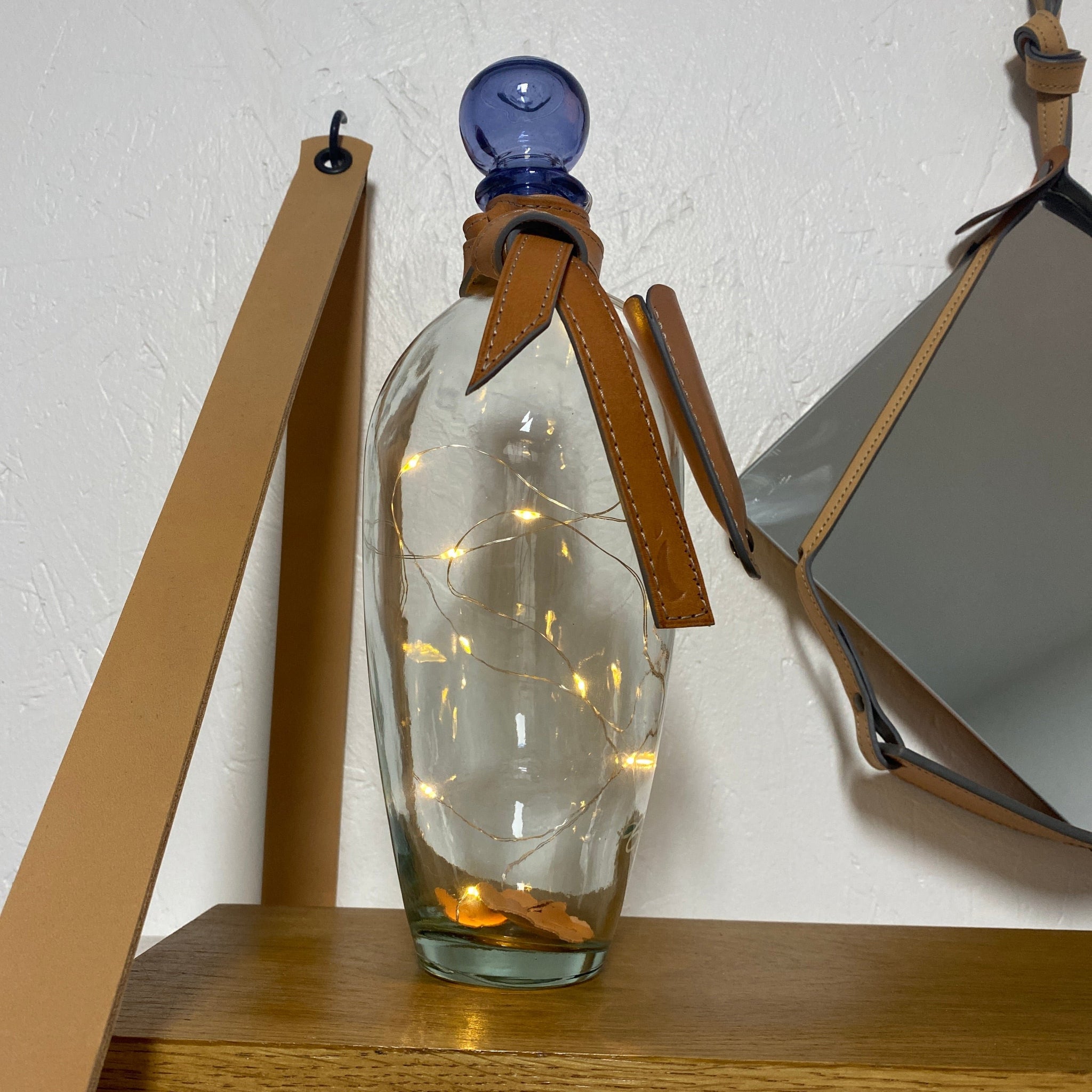 carafe en verre cuir et led